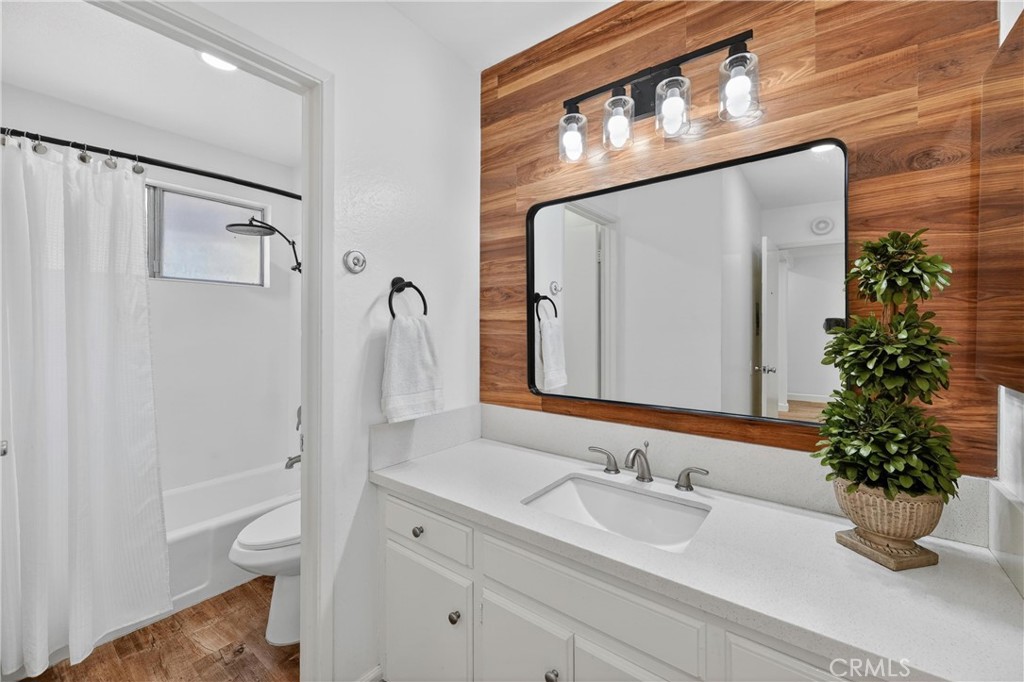 1010 W Macarthur 86
