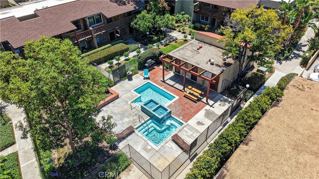 1010 W Macarthur 86