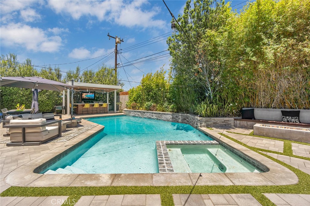 2661 Oak Knoll Drive