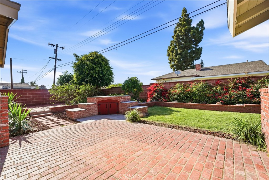 10051 Brookside Dr.