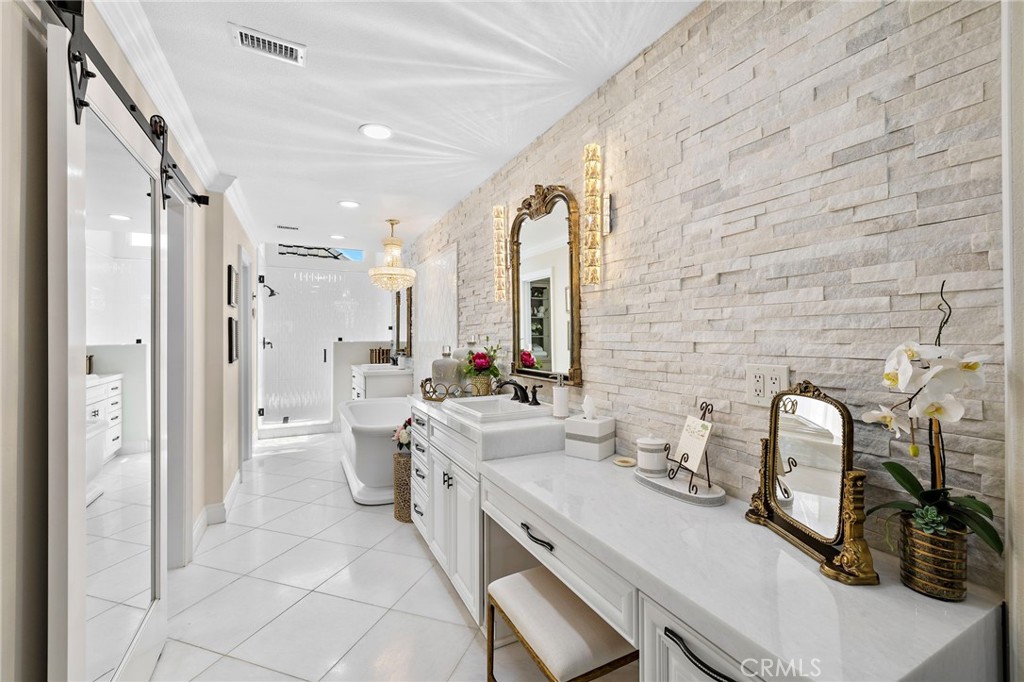 5603 E Crest De Ville