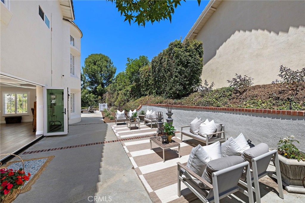 5603 E Crest De Ville