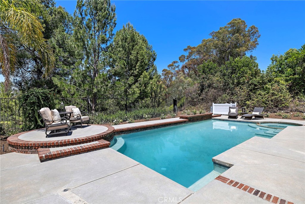 5603 E Crest De Ville