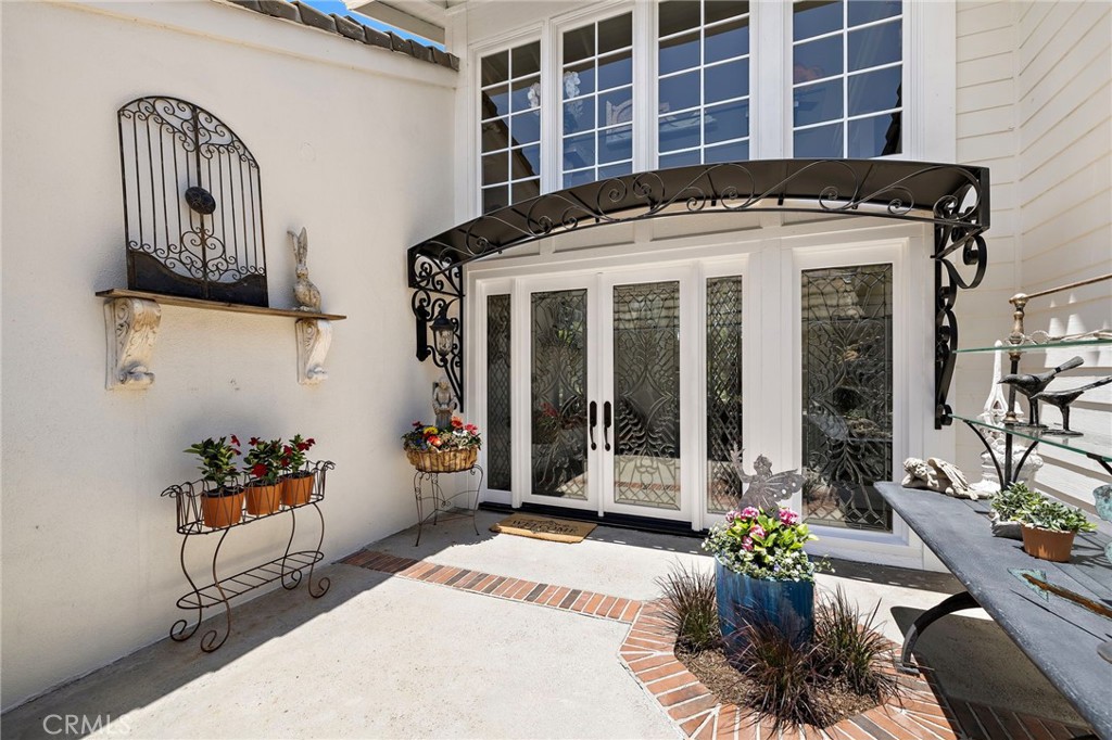 5603 E Crest De Ville