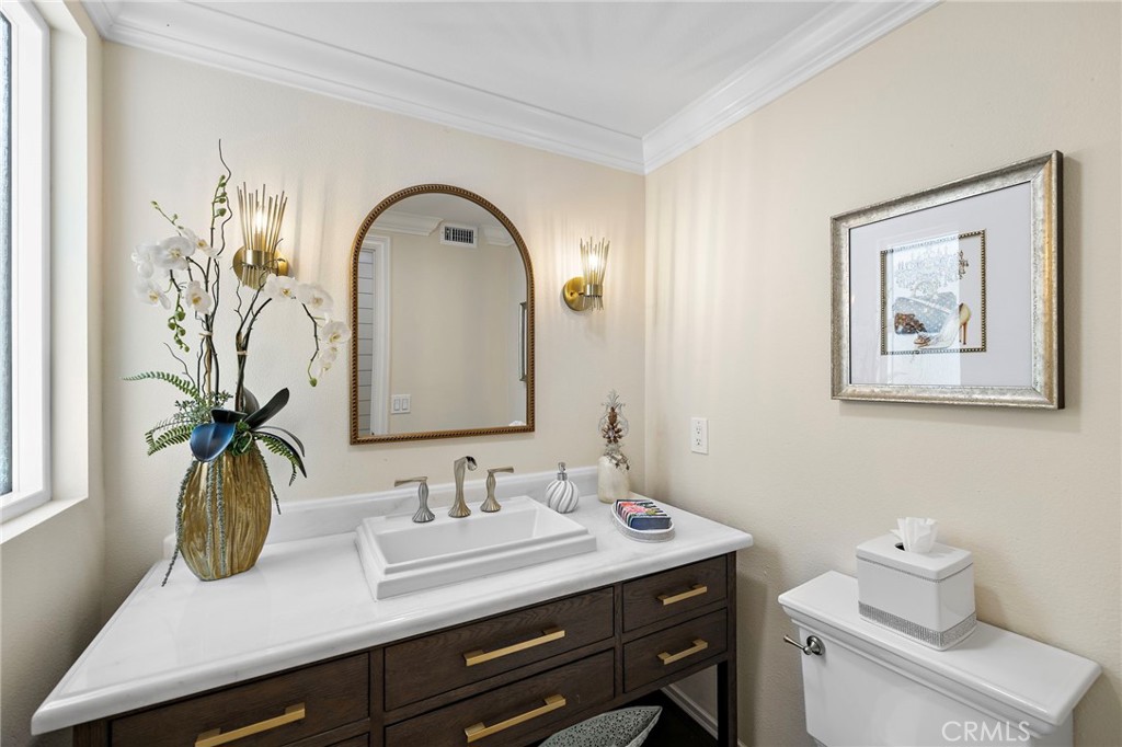 5603 E Crest De Ville