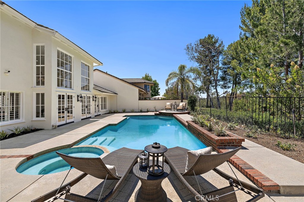5603 E Crest De Ville