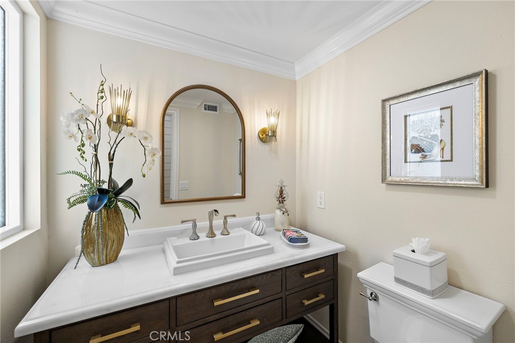 5603 E Crest De Ville