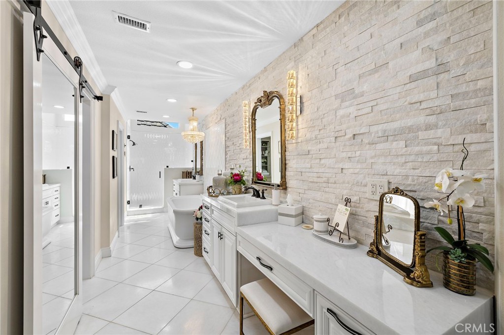 5603 E Crest De Ville