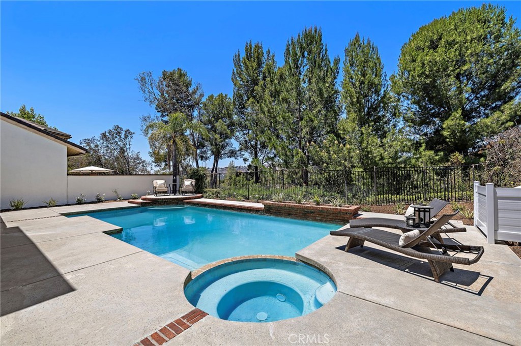 5603 E Crest De Ville
