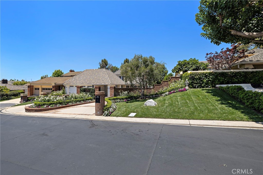 5603 E Crest De Ville