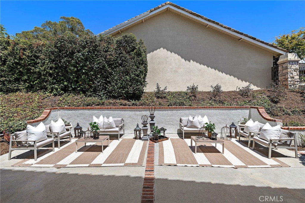 5603 E Crest De Ville