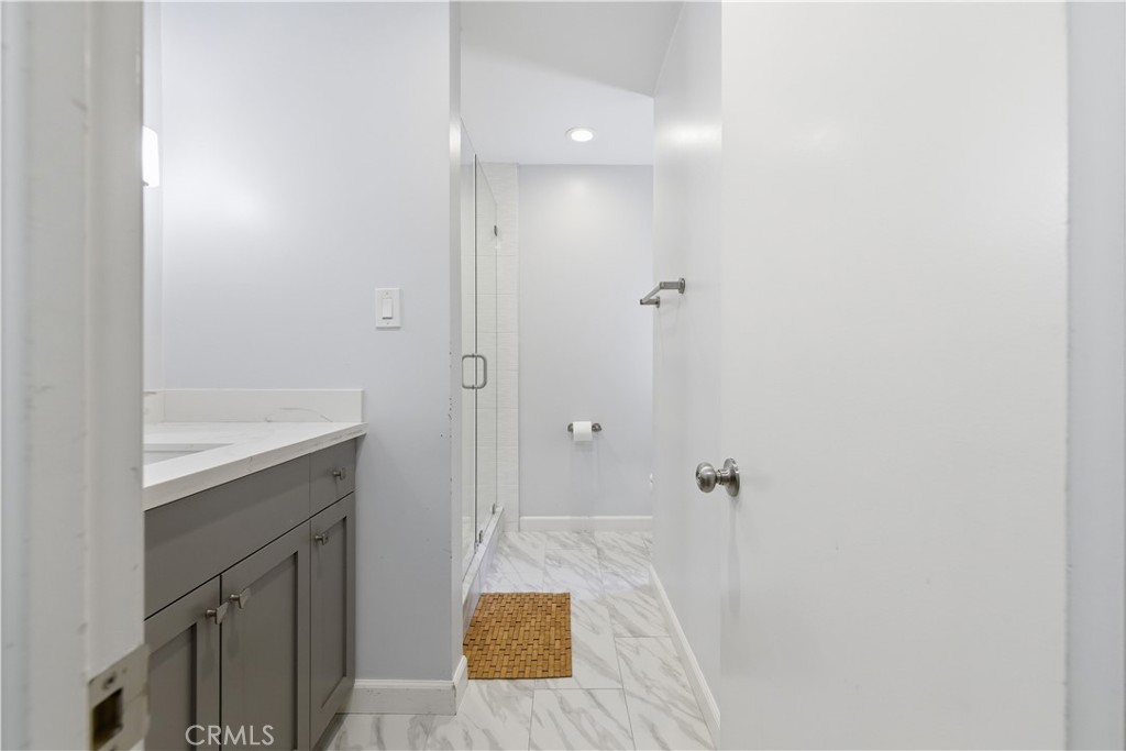 5577 Pioneer Boulevard 9