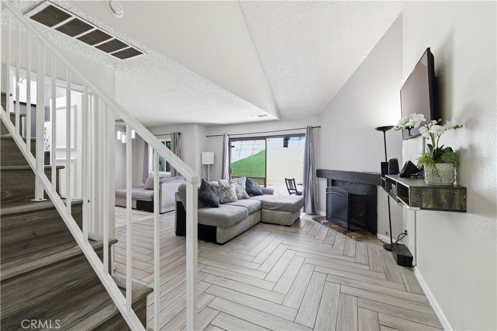 5577 Pioneer Boulevard 9