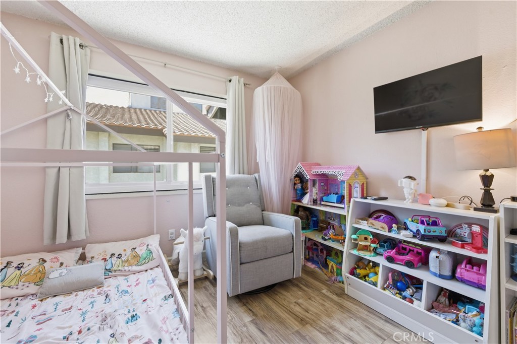 5577 Pioneer Boulevard 9