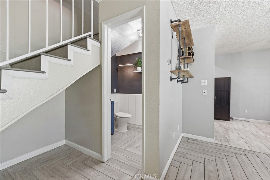 5577 Pioneer Boulevard 9