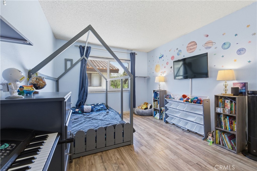 5577 Pioneer Boulevard 9