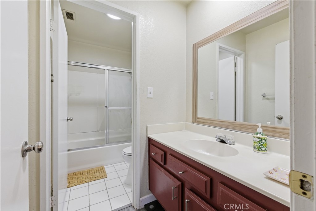 5577 Pioneer Boulevard 9