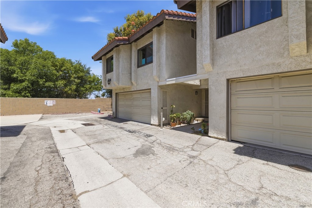5577 Pioneer Boulevard 9