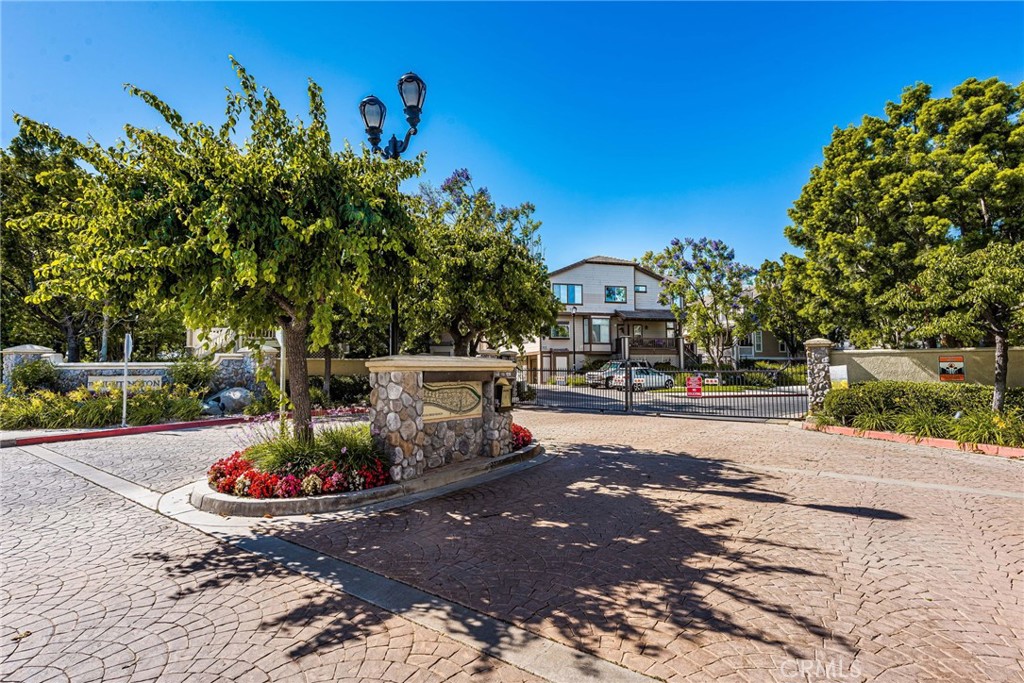 3441 E Berkshire Court