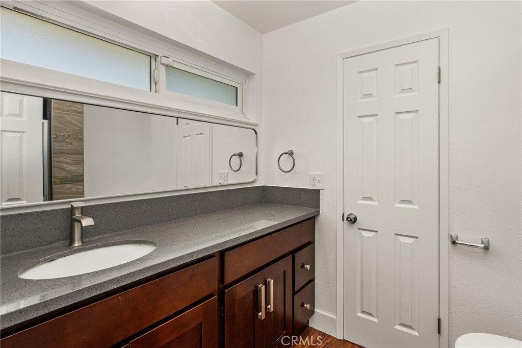 1646 W Alomar