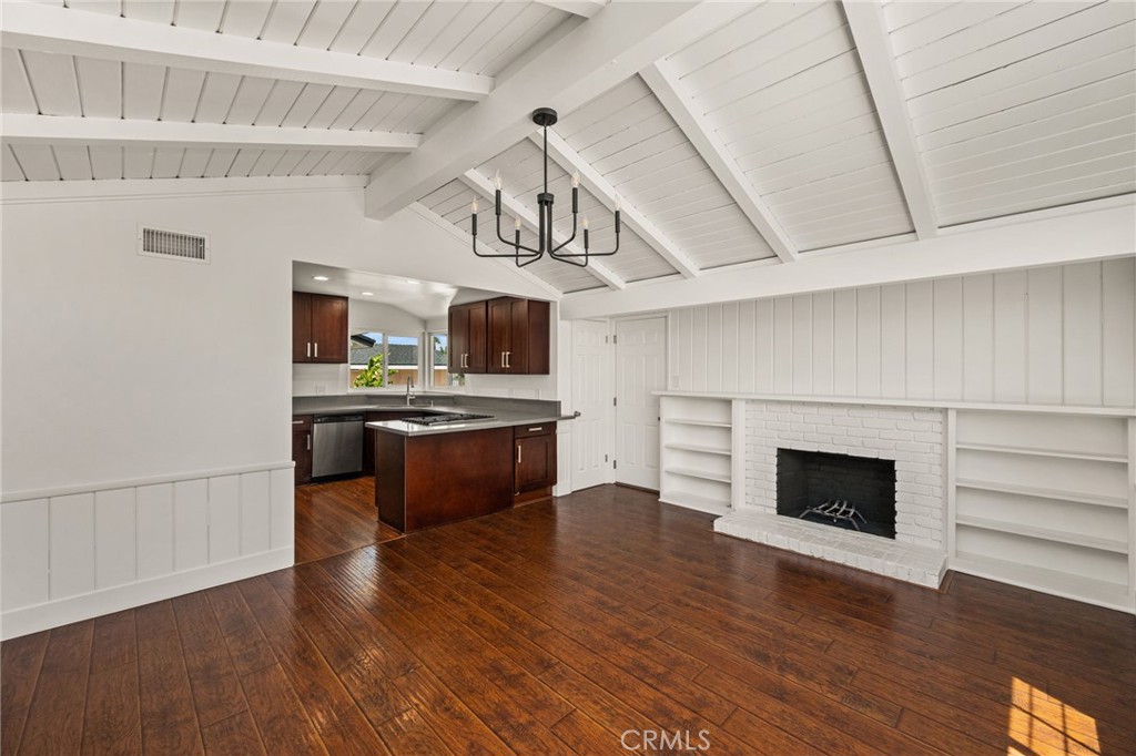 1646 W Alomar