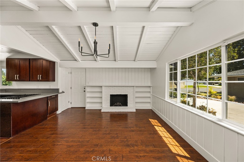 1646 W Alomar