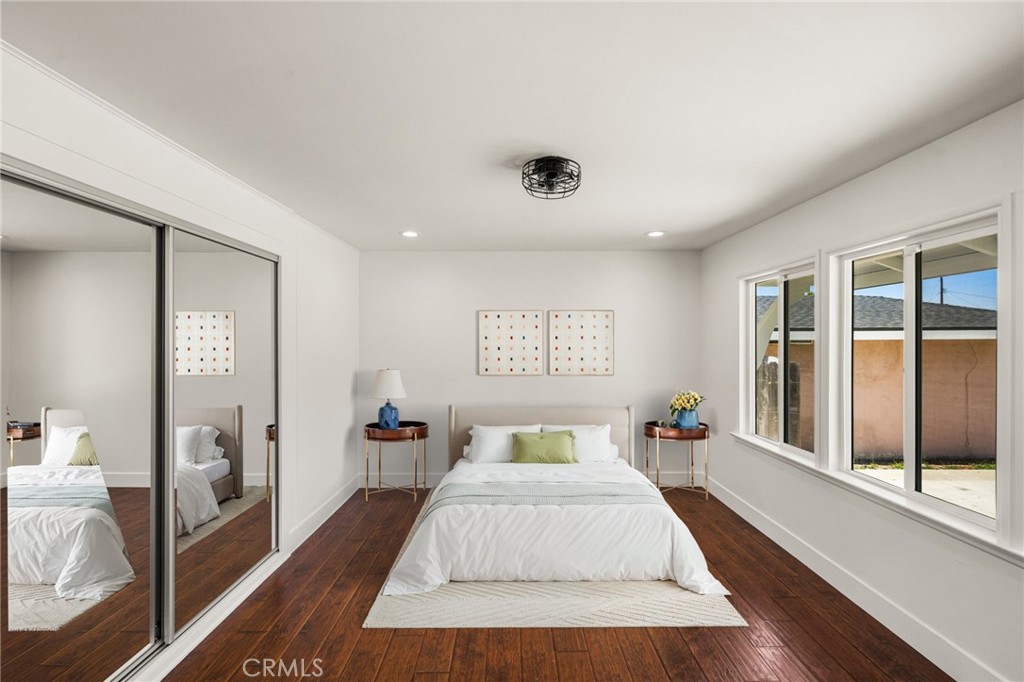 1646 W Alomar