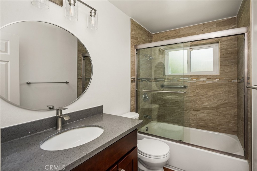 1646 W Alomar