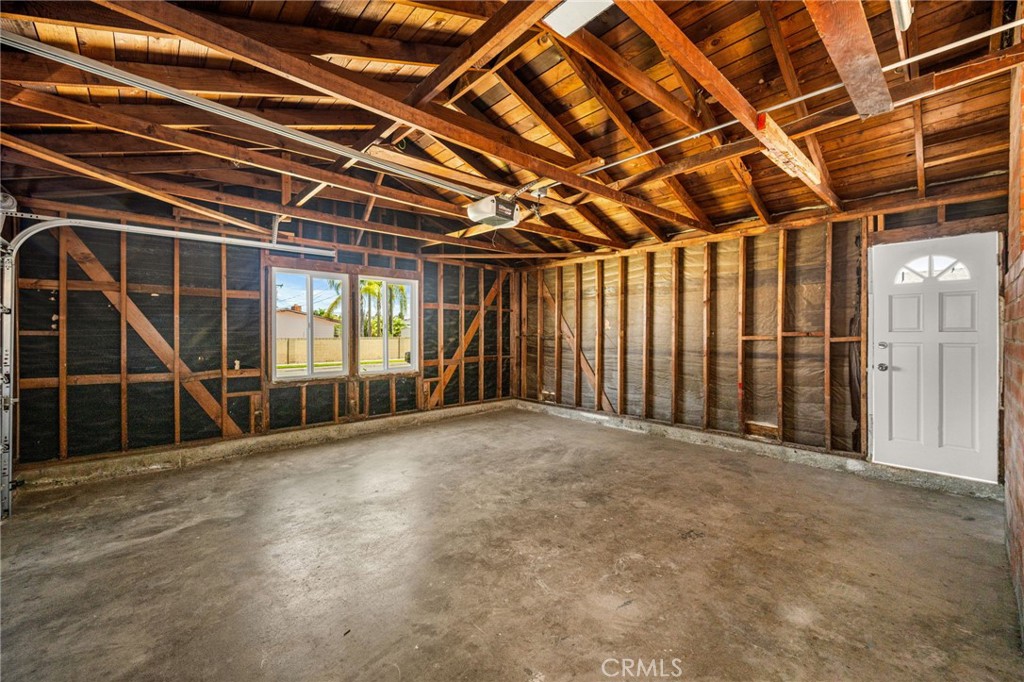 1646 W Alomar