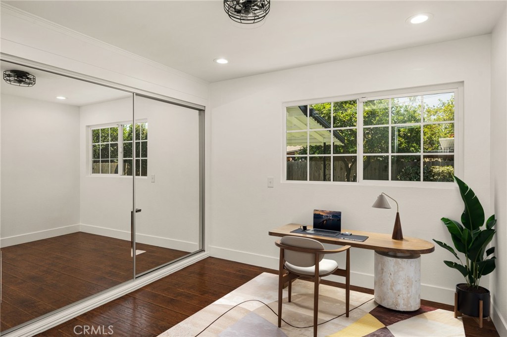 1646 W Alomar