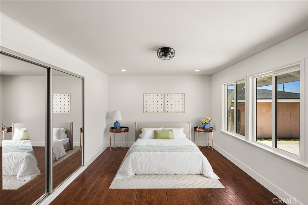 1646 W Alomar