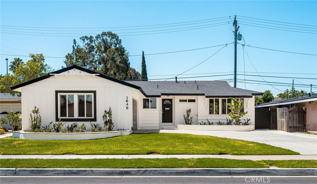 1646 W Alomar