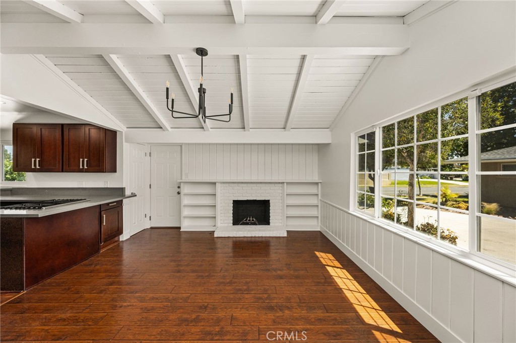 1646 W Alomar