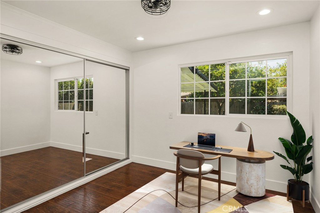 1646 W Alomar