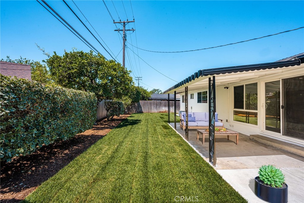 1646 W Alomar