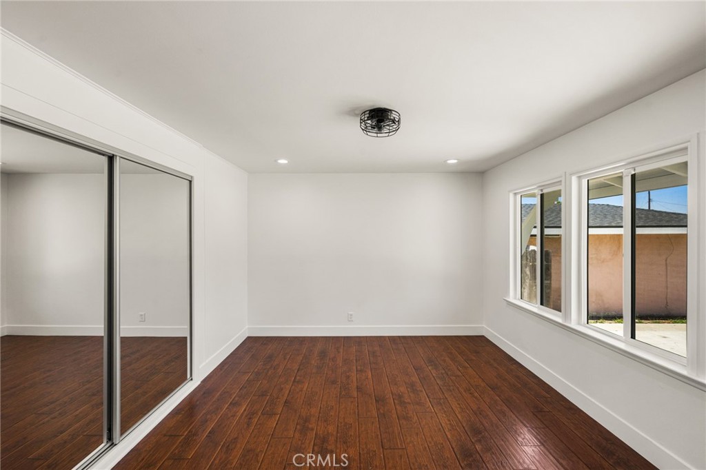 1646 W Alomar