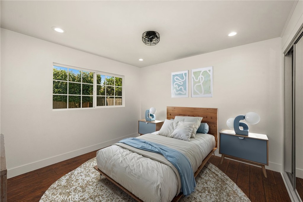 1646 W Alomar