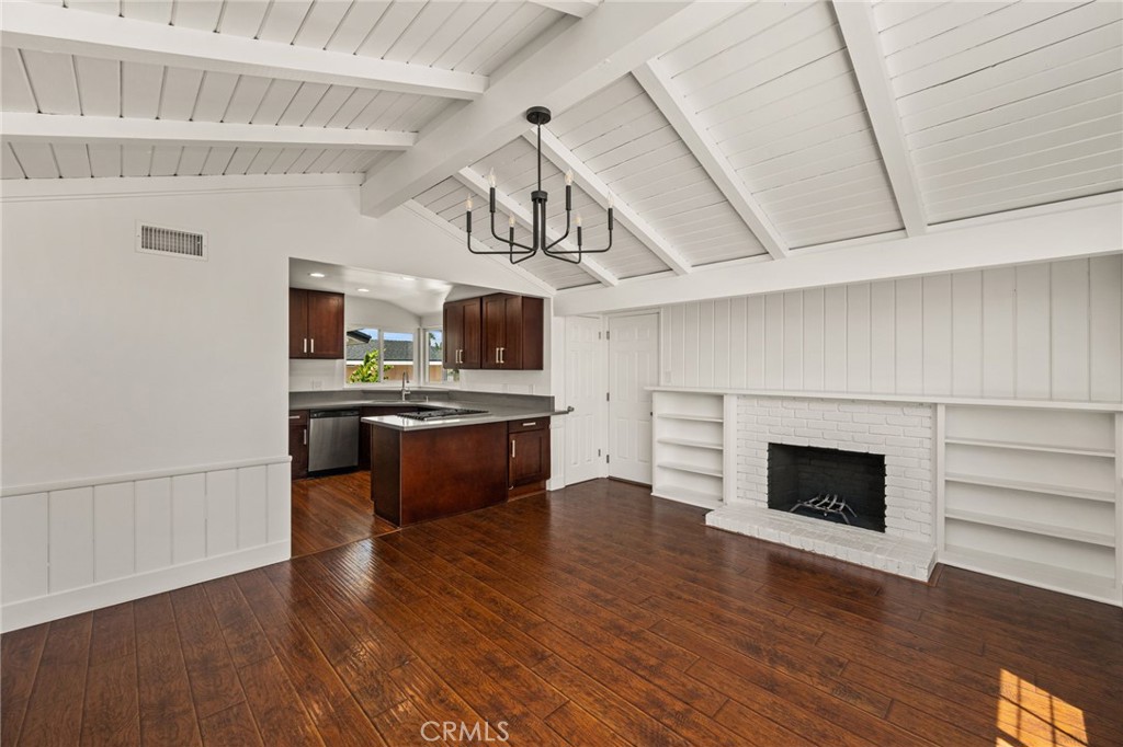 1646 W Alomar