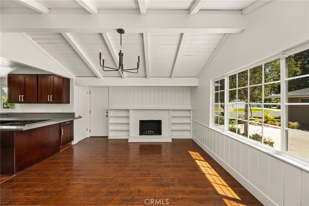 1646 W Alomar