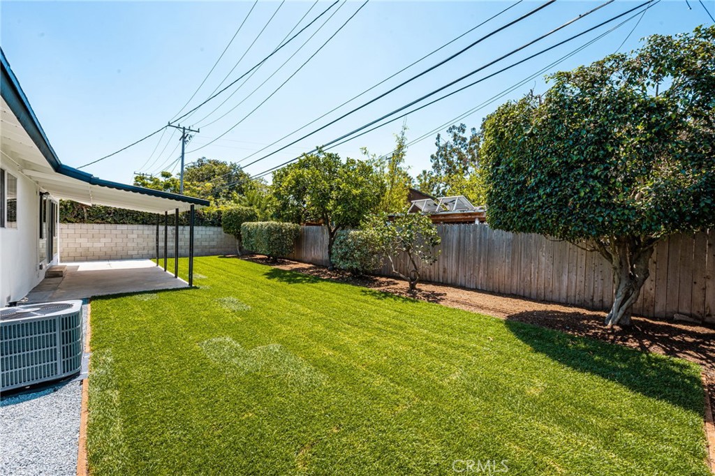 1646 W Alomar