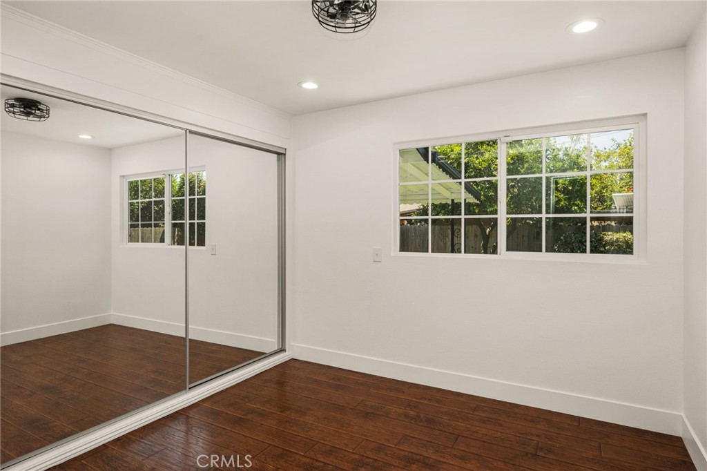 1646 W Alomar