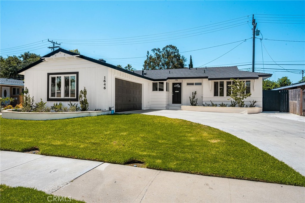 1646 W Alomar