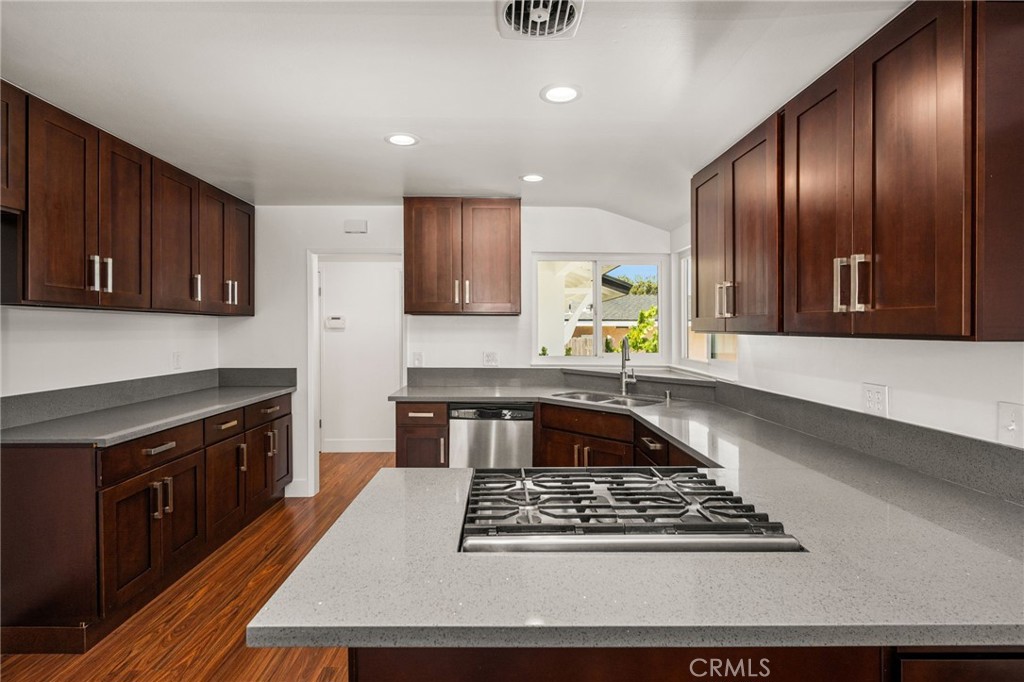 1646 W Alomar