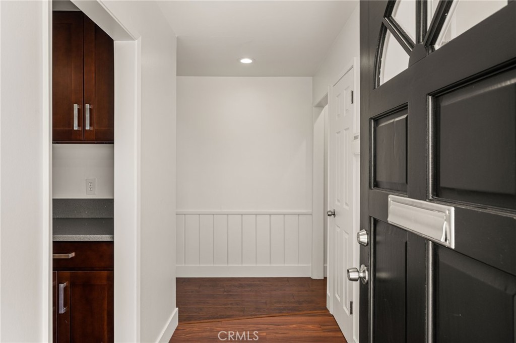 1646 W Alomar