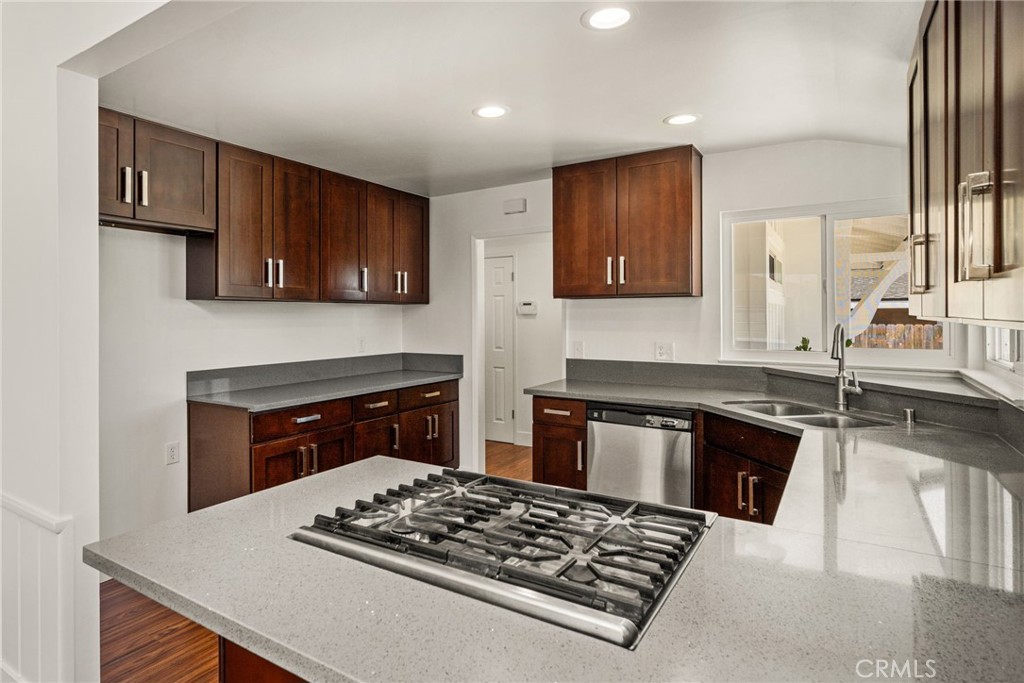 1646 W Alomar