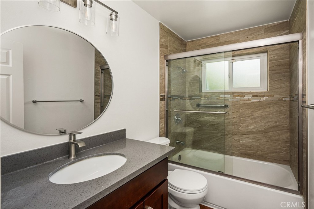 1646 W Alomar