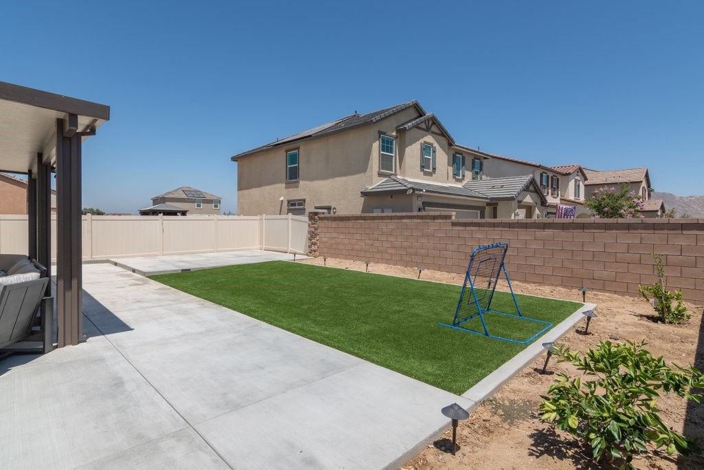 28360 Hollow Grove