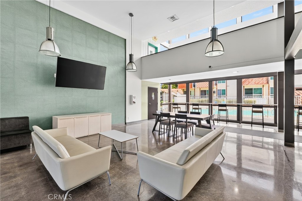 5585 E Pacific Coast Highway 171
