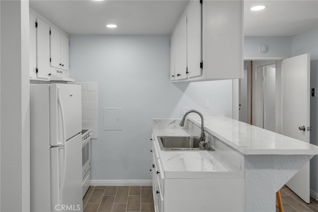 5585 E Pacific Coast Highway 171