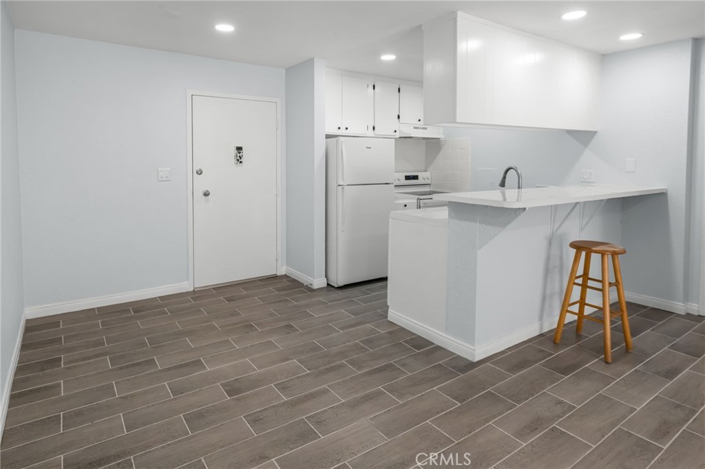 5585 E Pacific Coast Highway 171